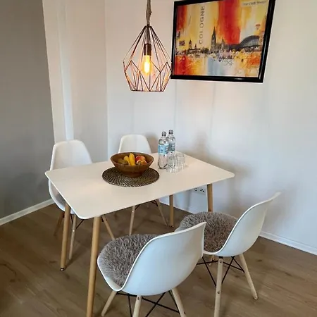 Moderne Wohlfuehl-wohnung In Altenrath