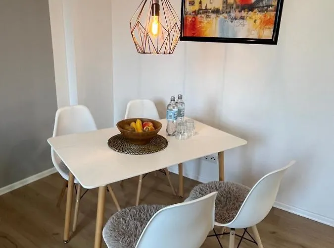 Moderne Wohlfuehl-wohnung In Altenrath